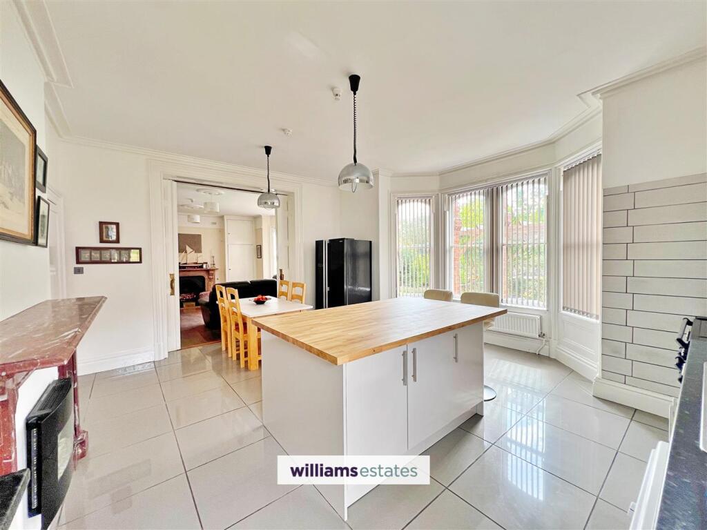 Kitchen / Breakfast Room
