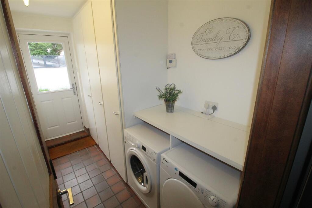 Fieldway, 4 Utility Room.JPG