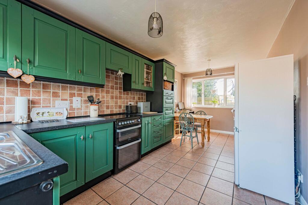 Kitchen/Dining Room (3)