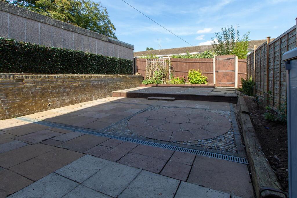 159 Hoblands - garden.jpg