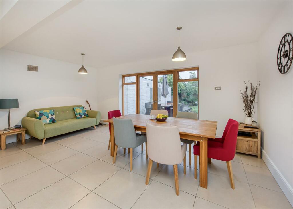 59 Elliotts Lane-kitchen3.jpg