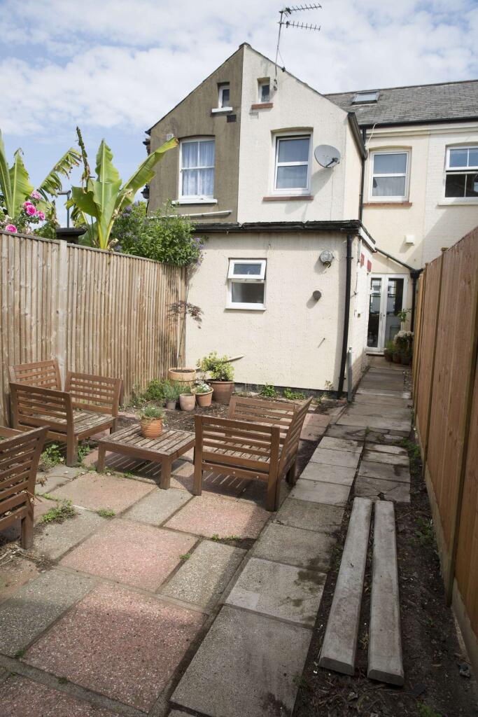 21 Oldfield Road, Hampton, TW12 2AD