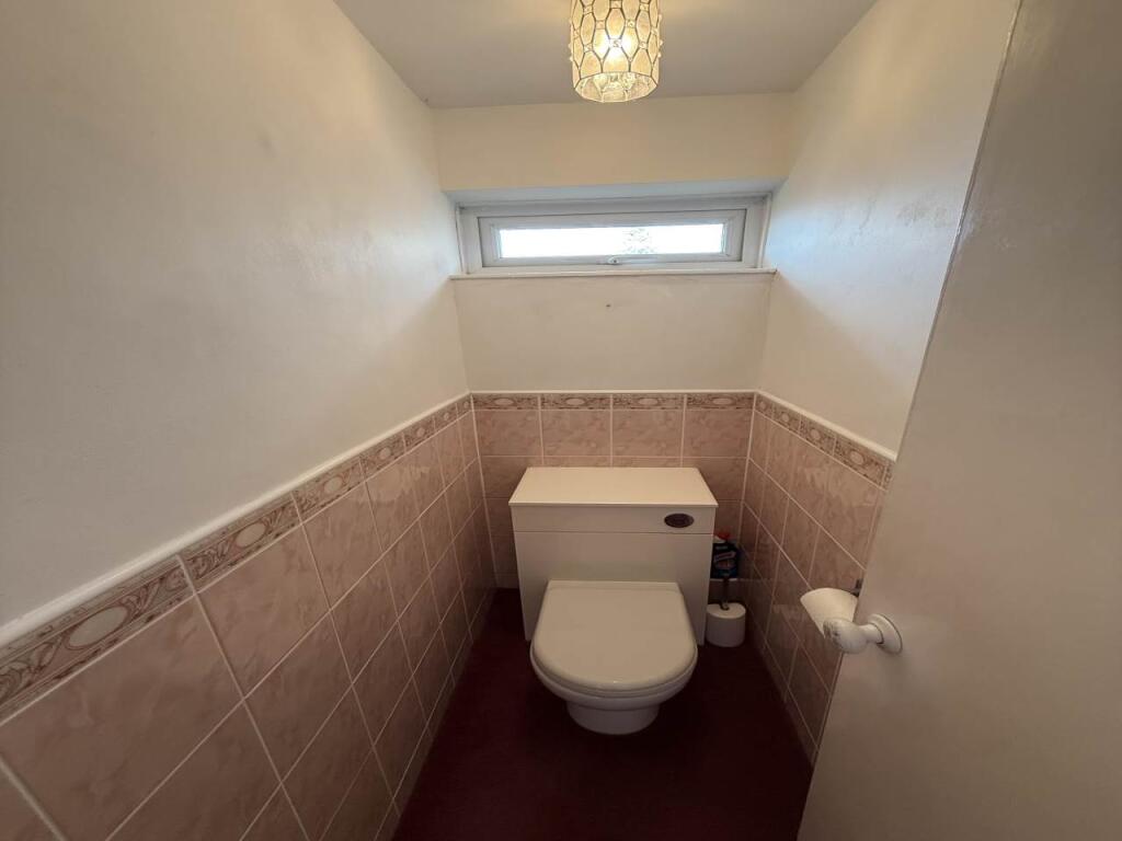 TOILET ROOM