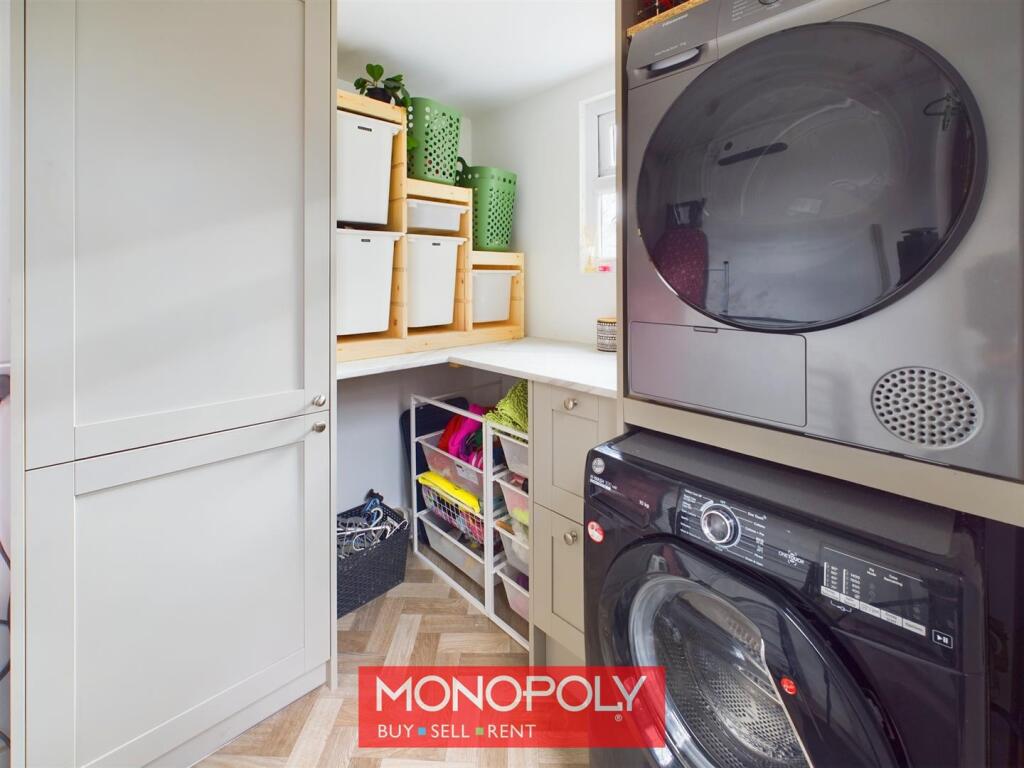 Ginnel &amp; Utility Room