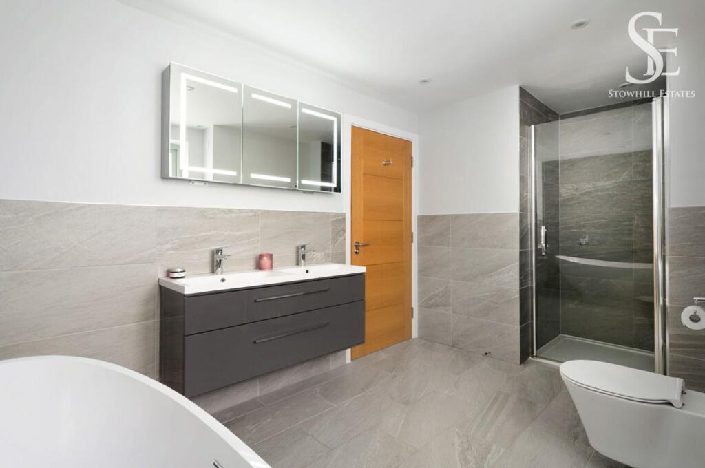 master ensuite