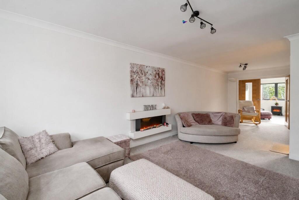 2 Nichols Close_3 2.jpg