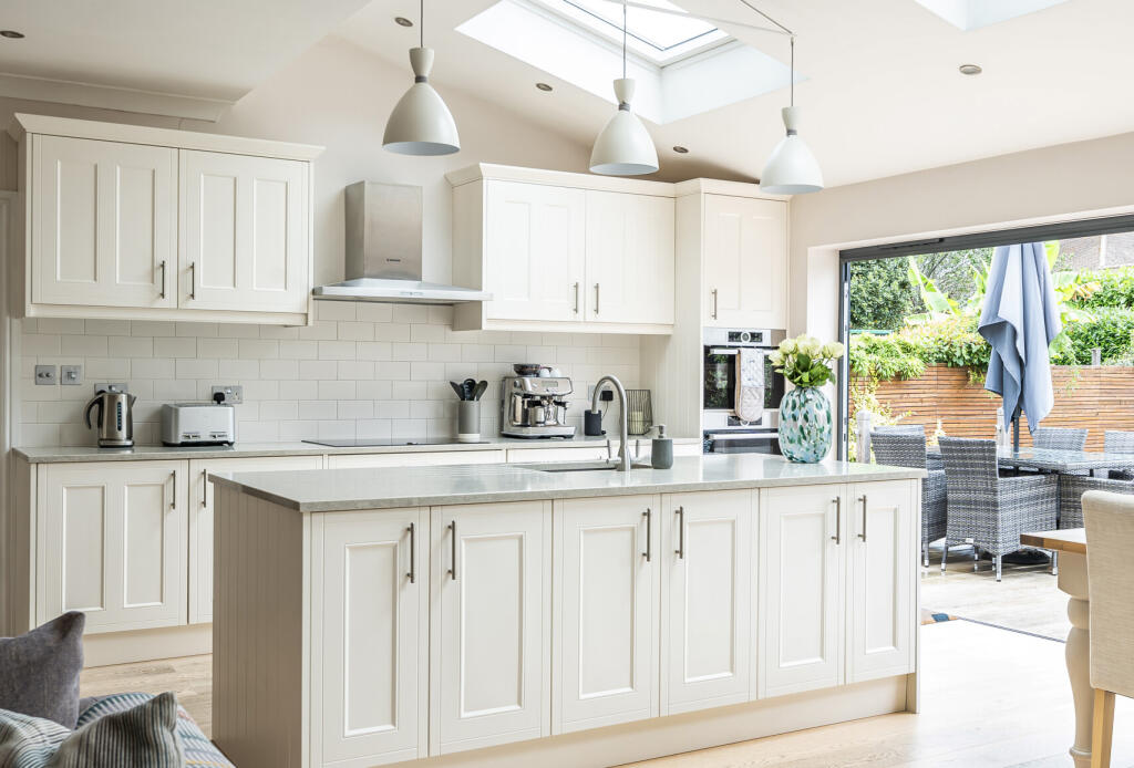 1328877-7-687fcd5...