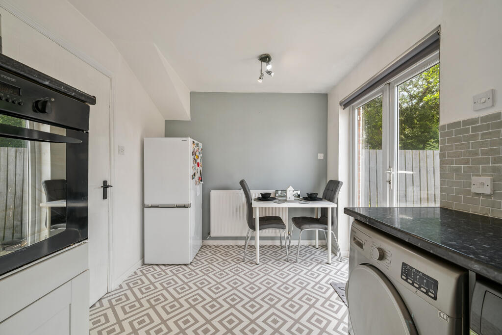 Kitchen/ Dining Room
