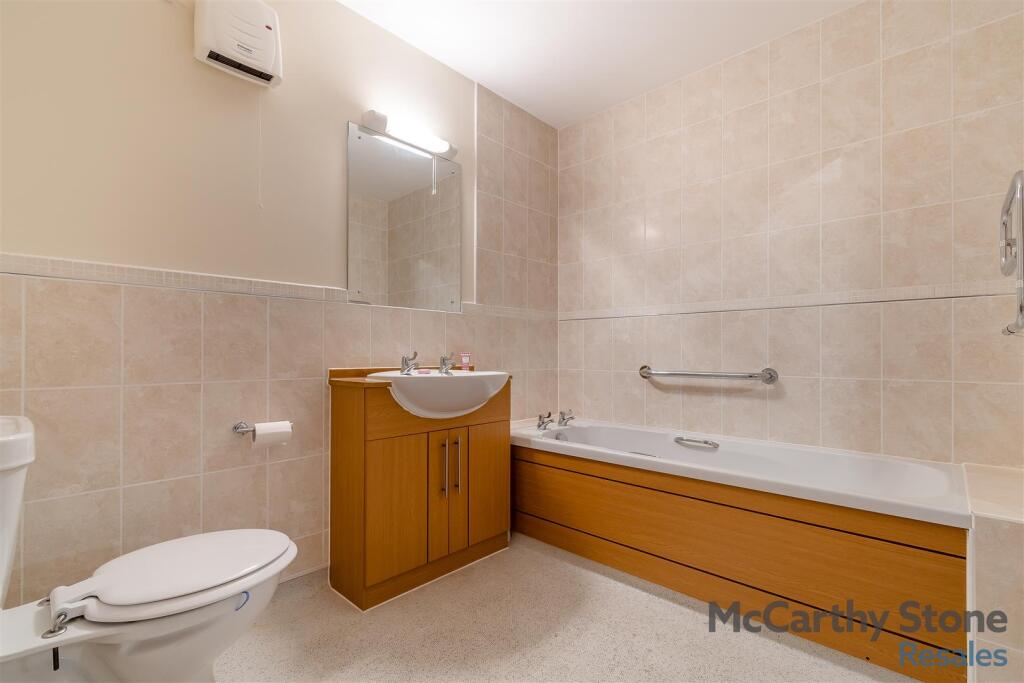 8640637-interior16.jpg