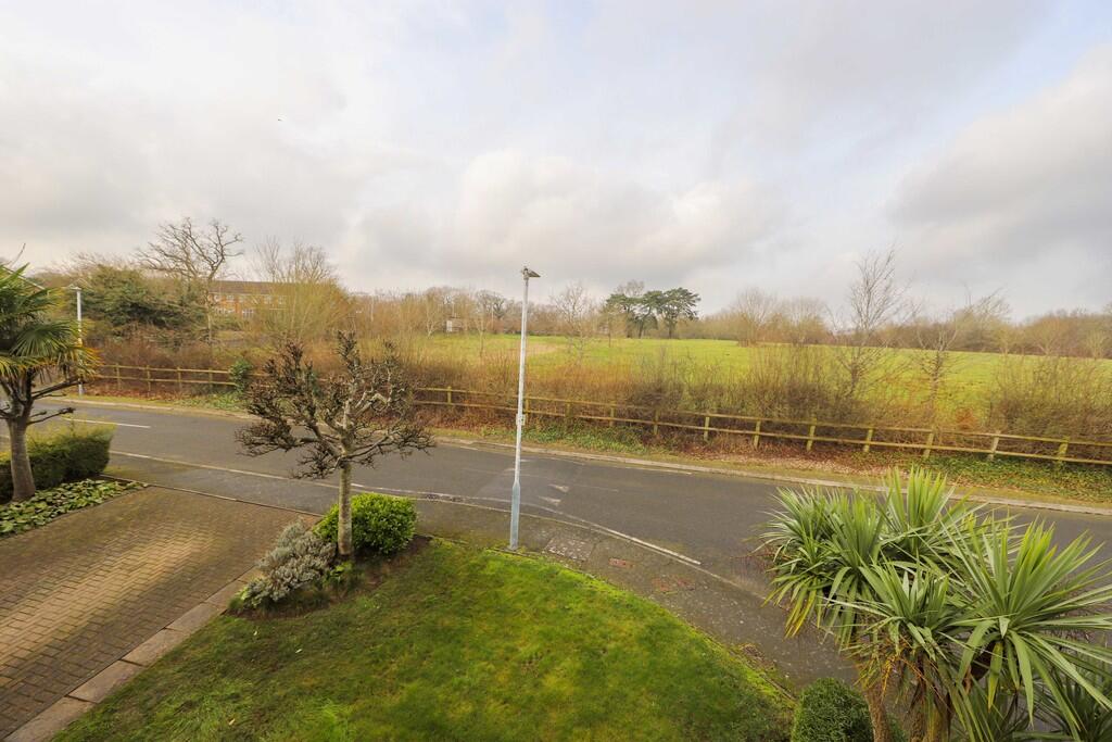 2 Heatherfold Way...