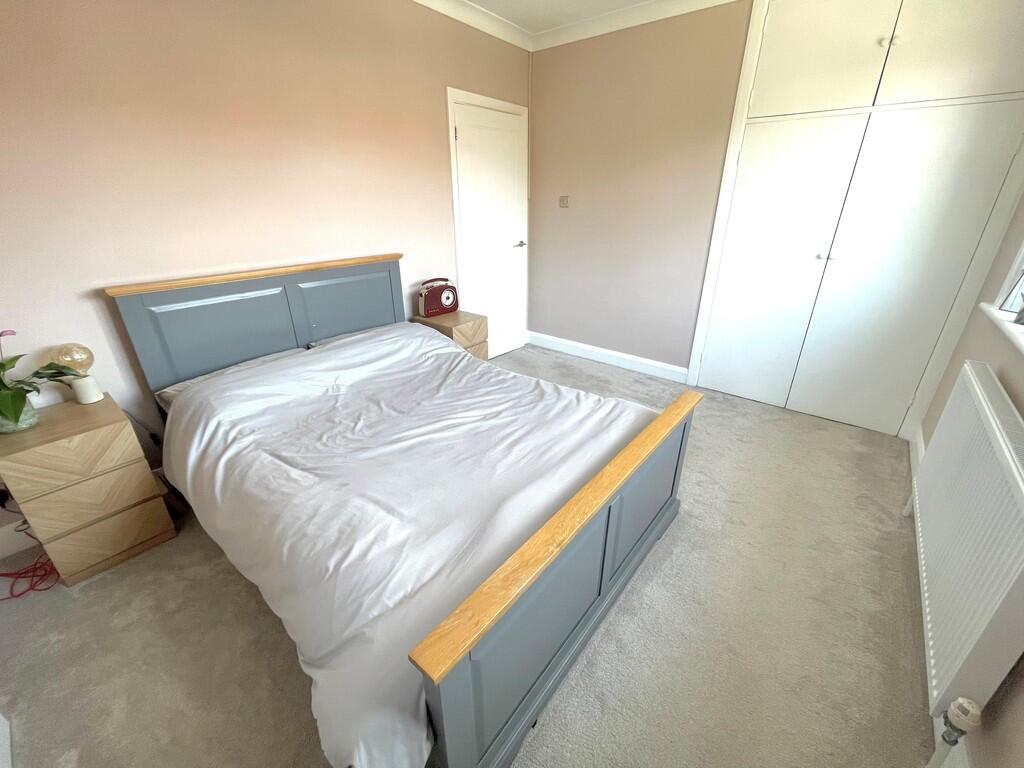 5 Ffynches Lodge ...