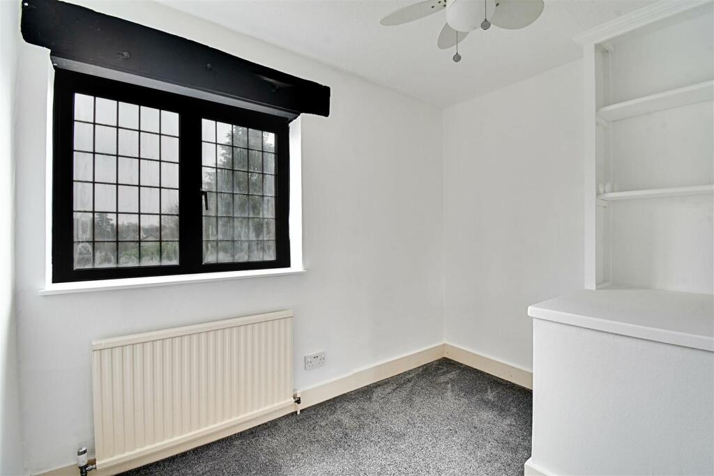 Bedroom 3_1.jpg