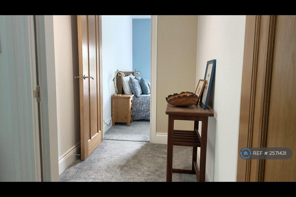 Vestibule Between Bedrooms