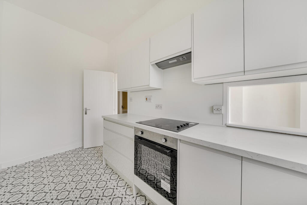 1323909-9-686e560...