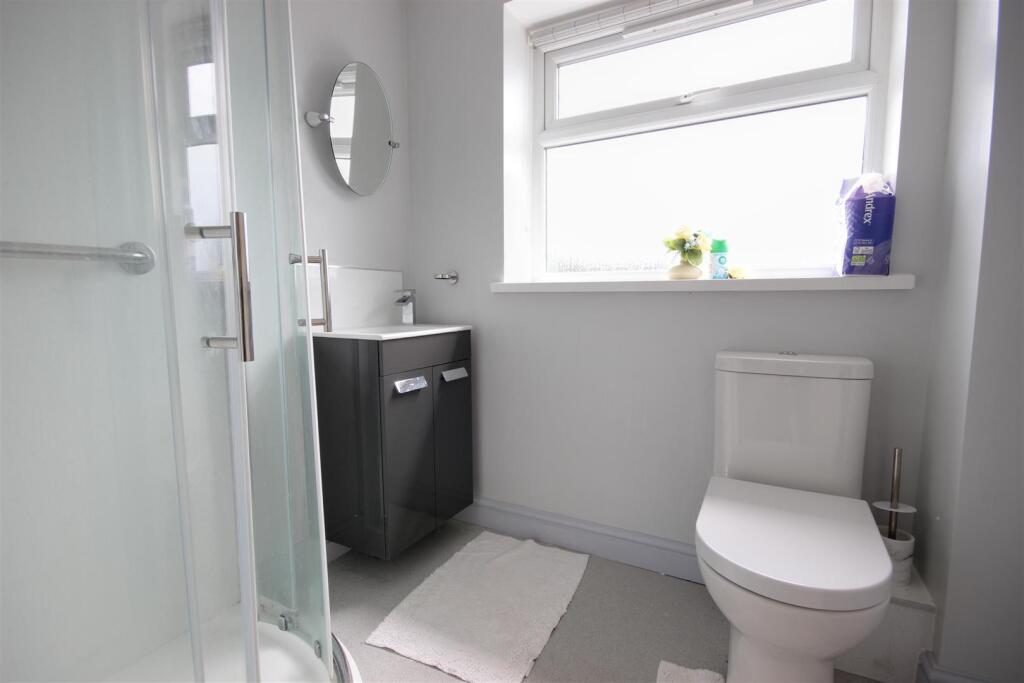 SHOWER ROOM/W.C.