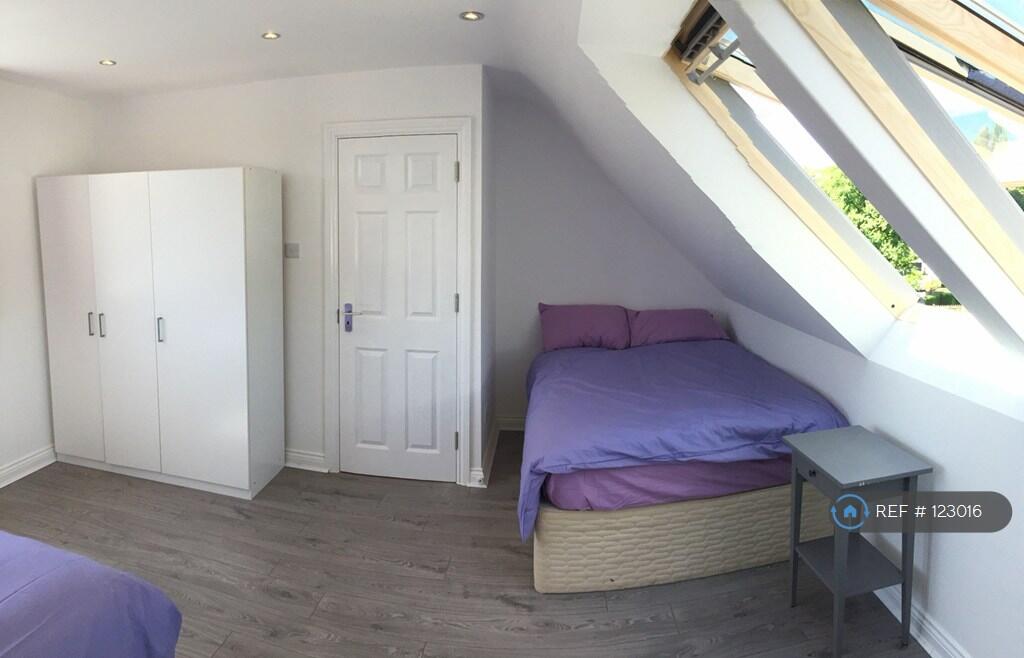 Big Loft Room With Attached Bathroom