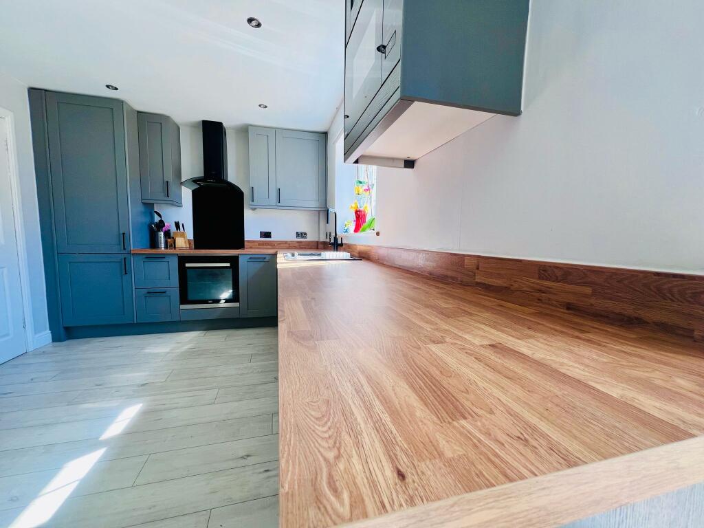 KITCHEN (2).jpg