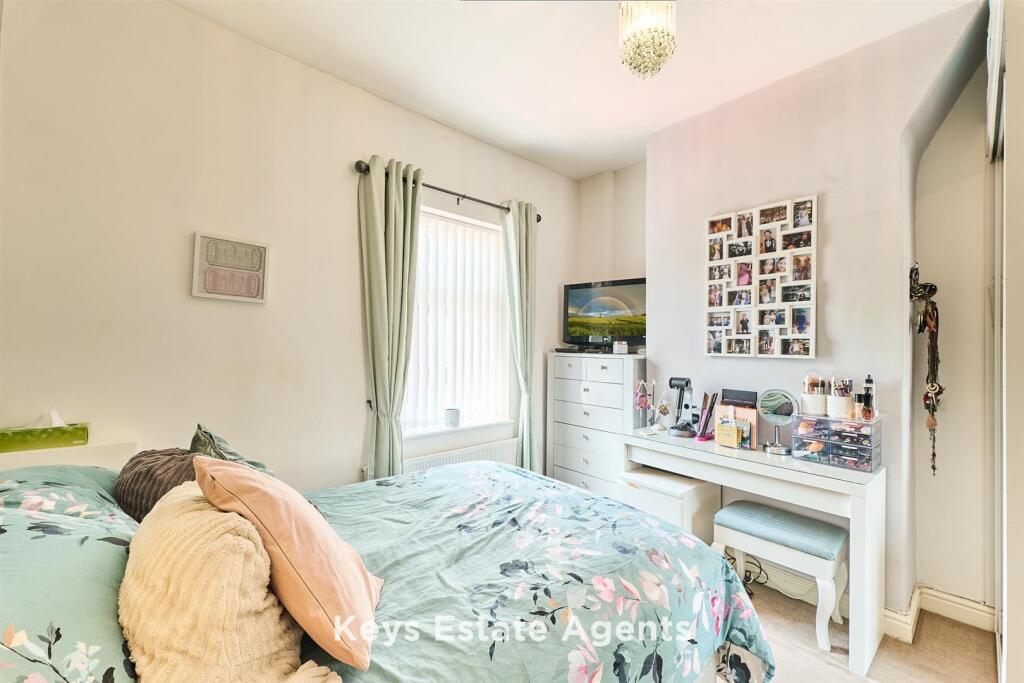 BEDROOM (front)