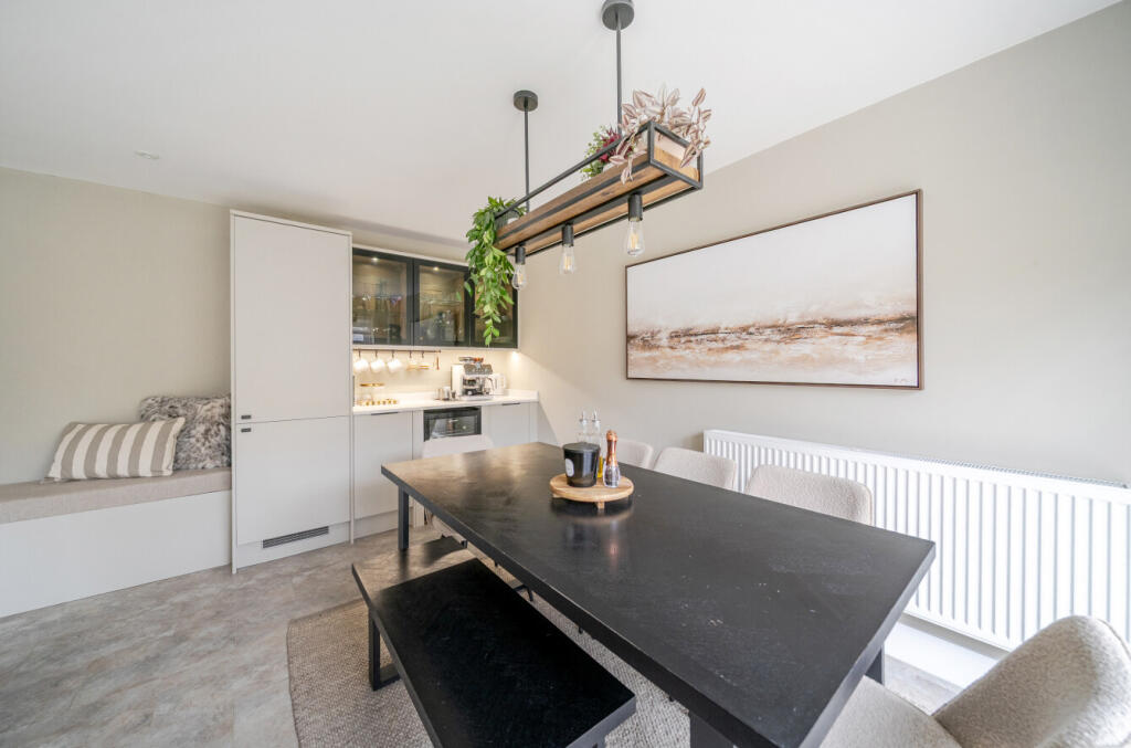 1372706-13-690b53...