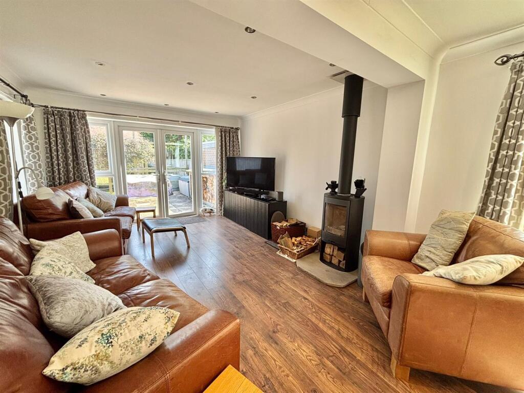 Through Lounge Diner