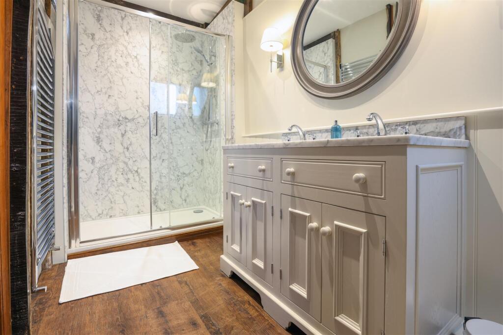 63 Whiting Street [Bathroom].jpg