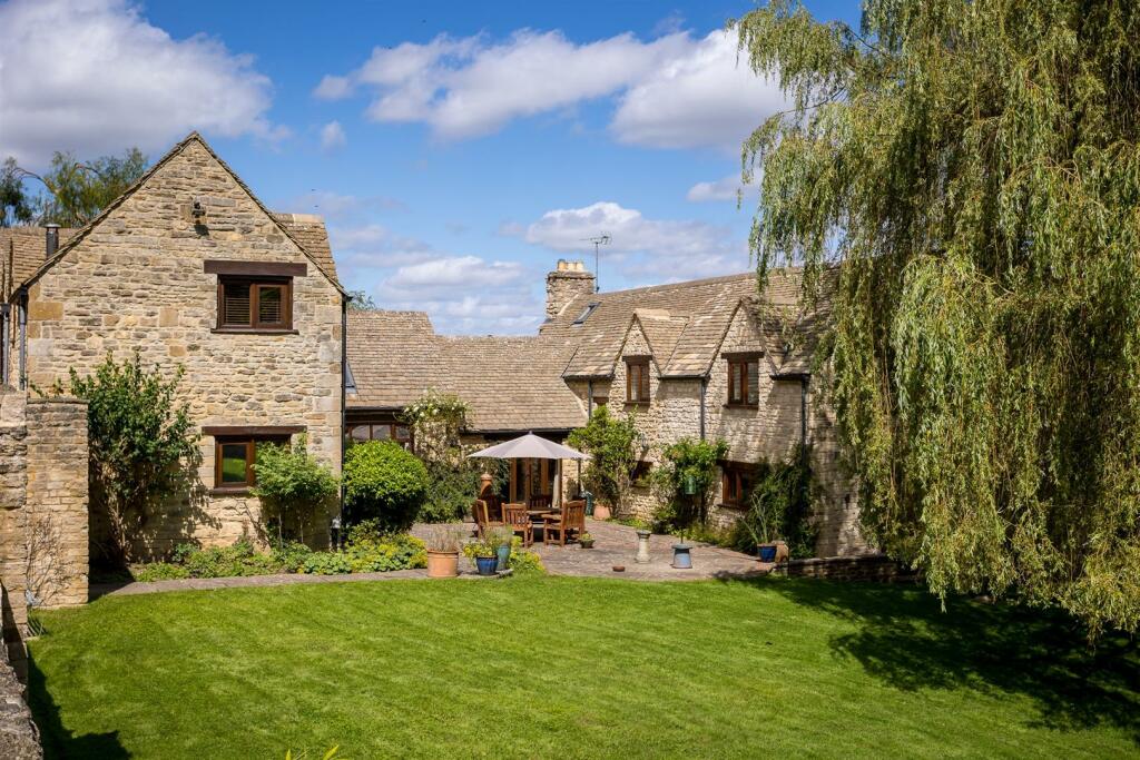 9 - Brecon House - GL53 9NE - Web.jpg