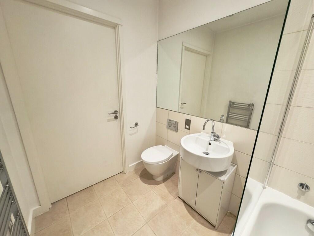 BATHROOM 2