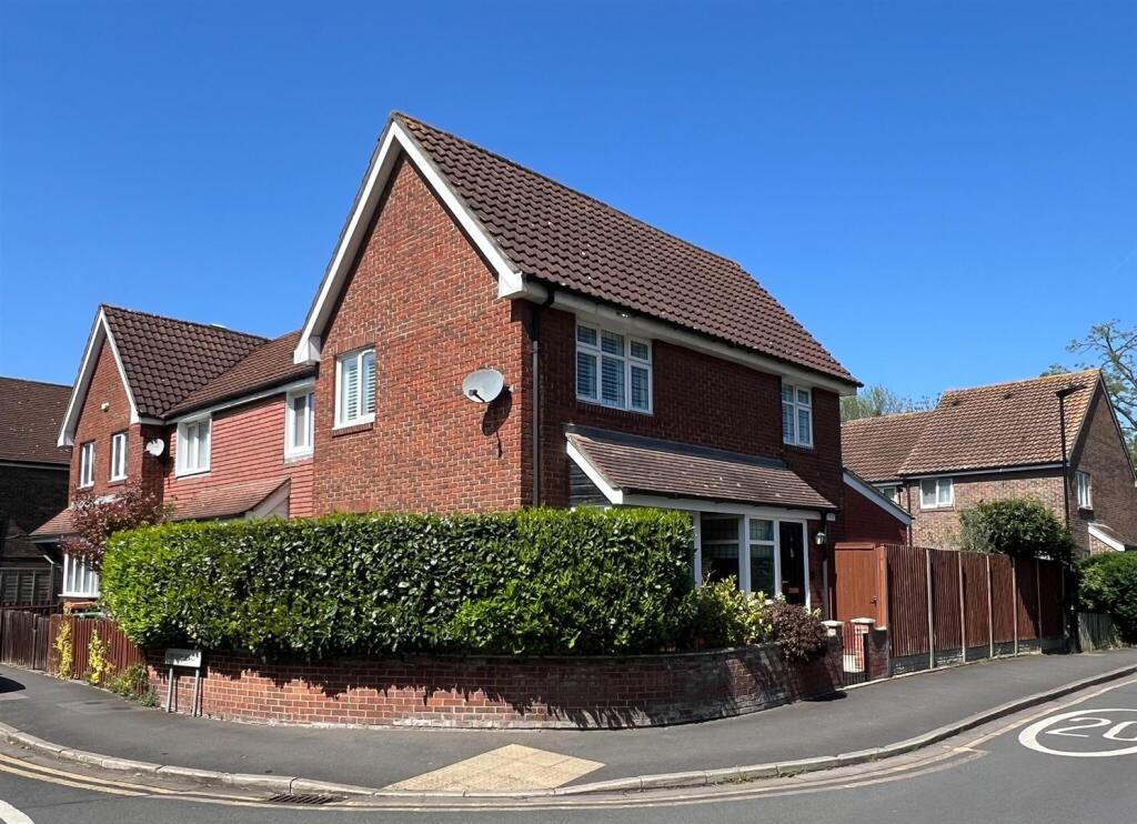 Spacious house for Sale - E6, Beckton