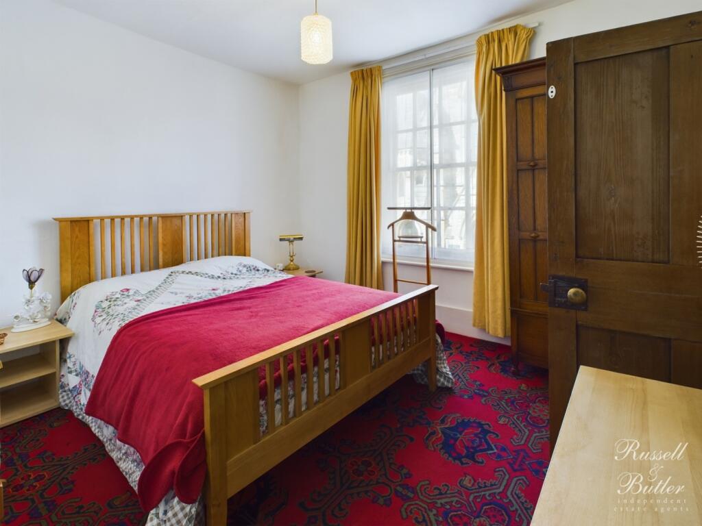 CAM01995G0-PR0203-STILL008