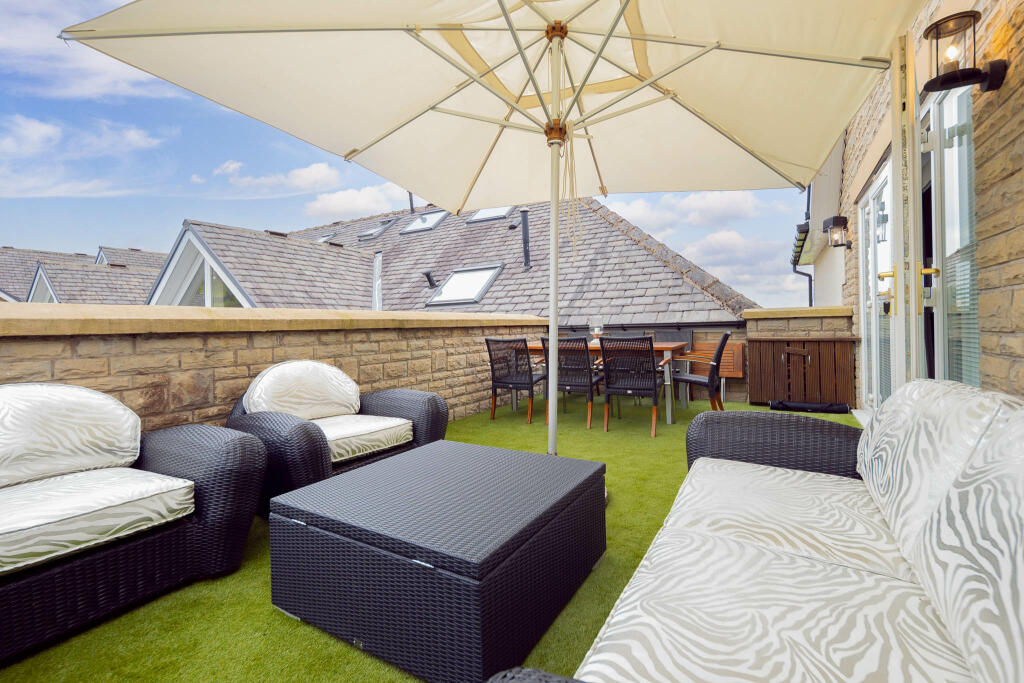 The penthouse, the Ryddings Birtle Road BL9 6UT-00