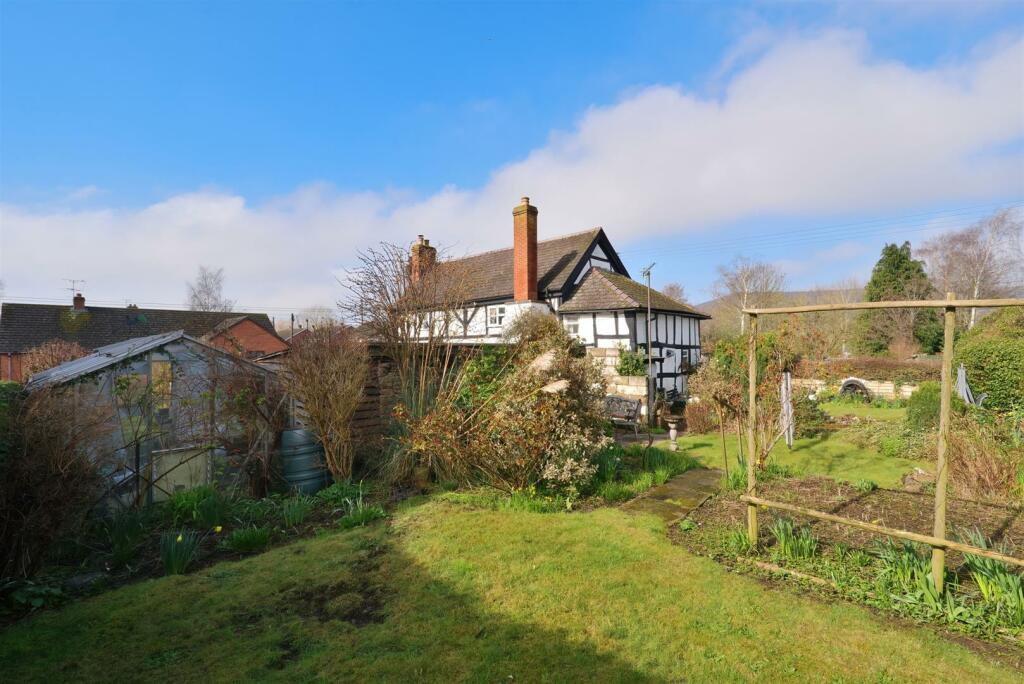 Corner End Cottage Wellington - (23).jpg