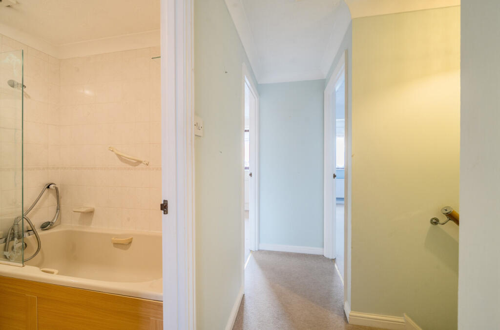 1374102-16-690c73...