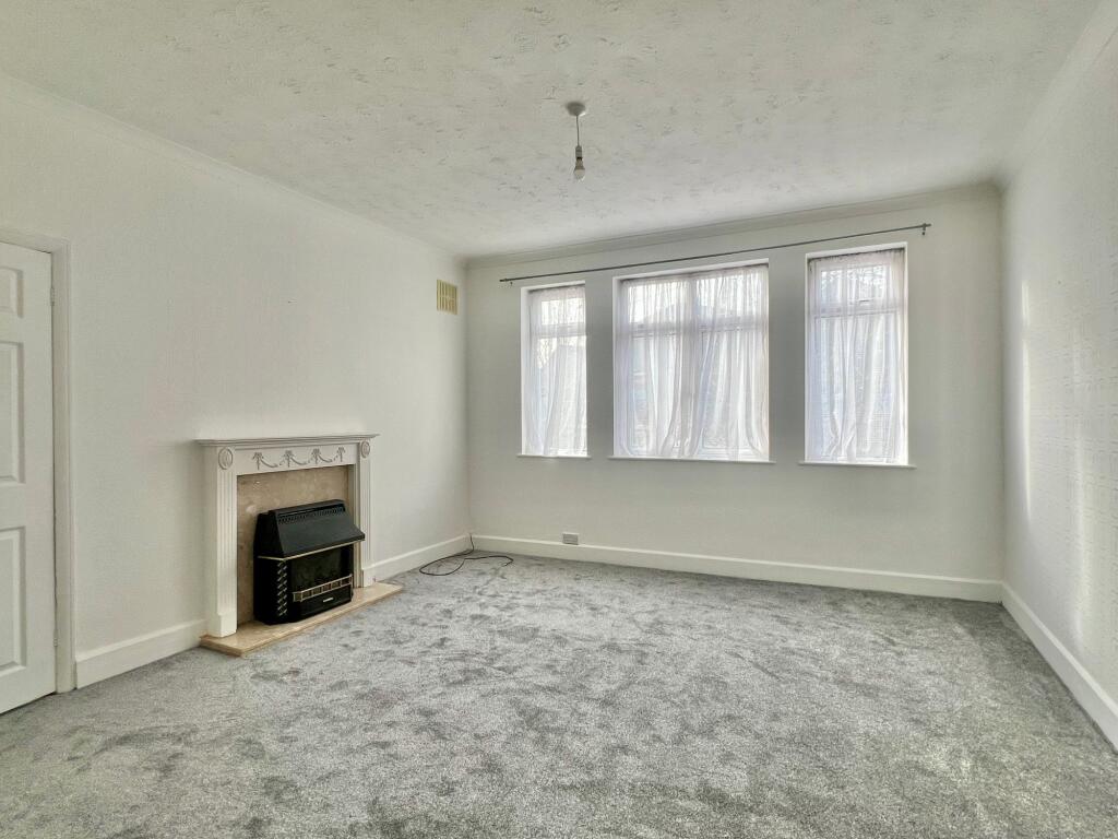 42 Belvedere Road living room