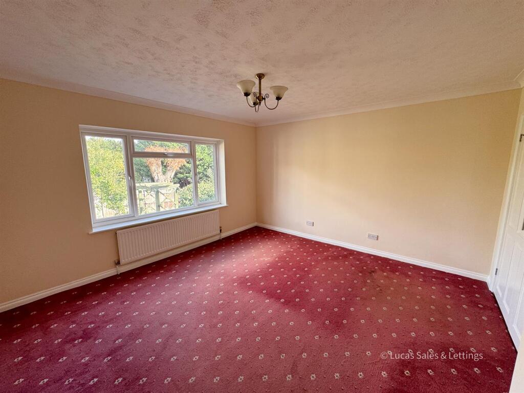 3 Larch Rd Kettering-24.jpg