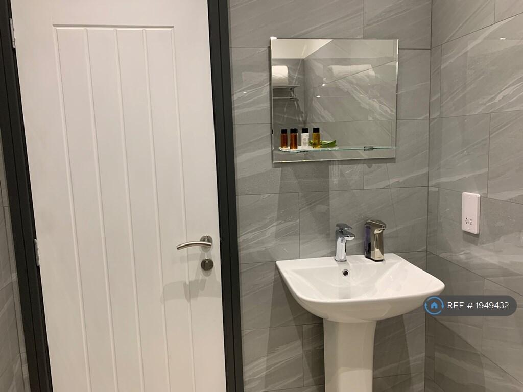 En Suite X2 - With Bedroom 1&amp;2