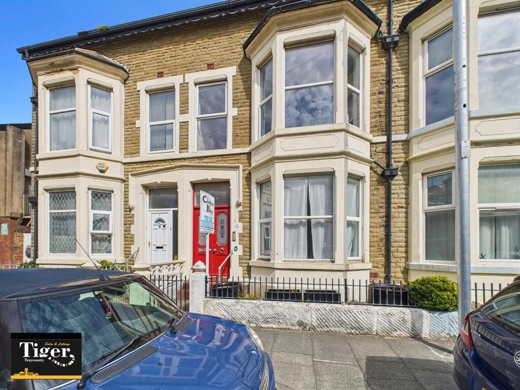 CAM02176G0-PR0672...