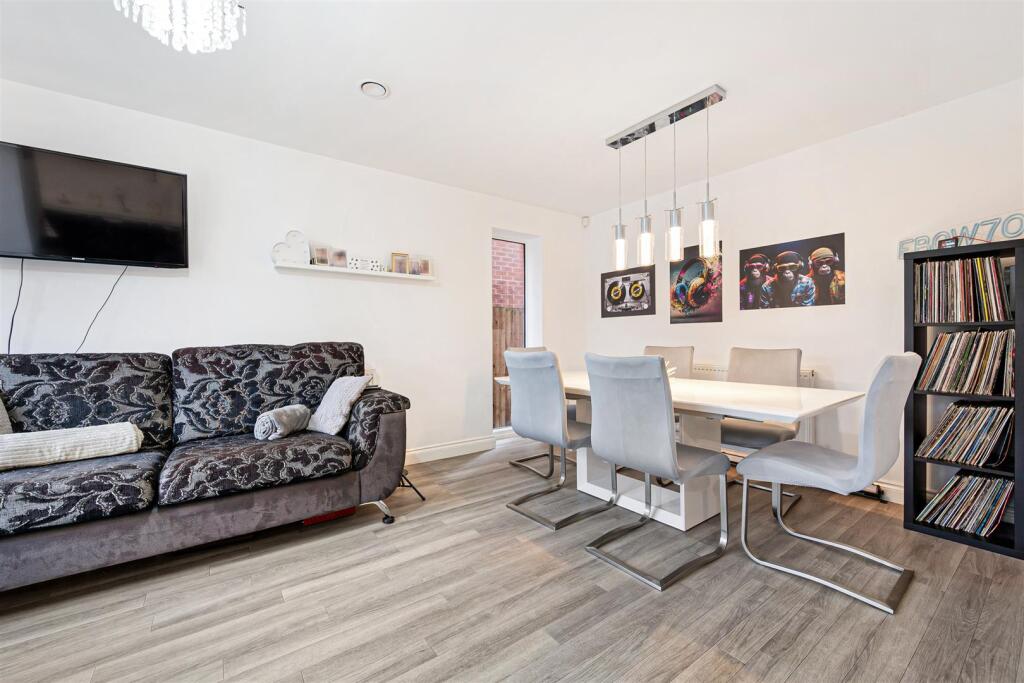 Family Room (3).jpg
