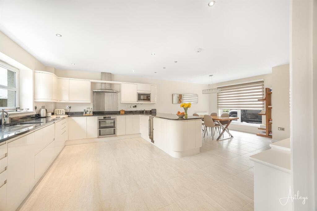 Kitchen/Breakfast Room