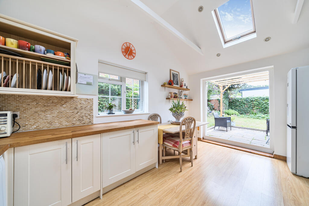 1344082-18-68aef24b13e13-ARW-