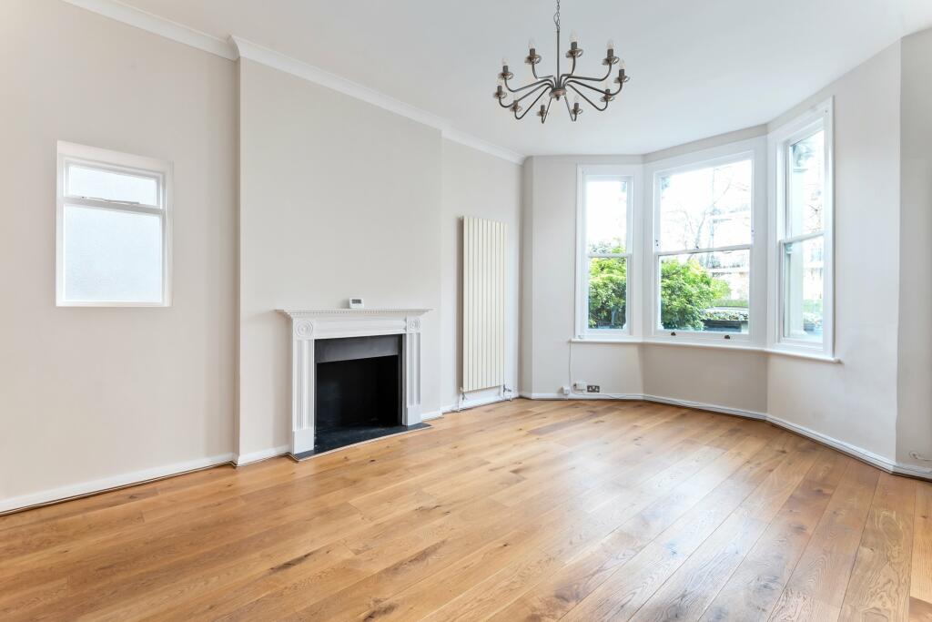 Sisters Avenue 41, F