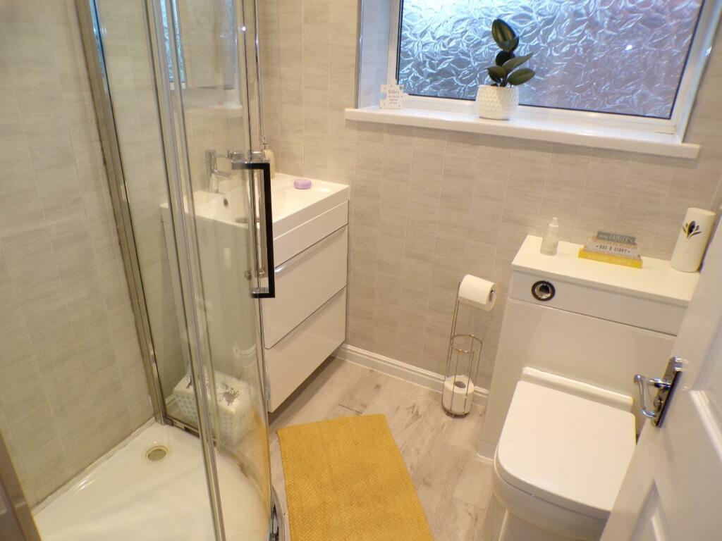 WentworthCourt2bath.JPG
