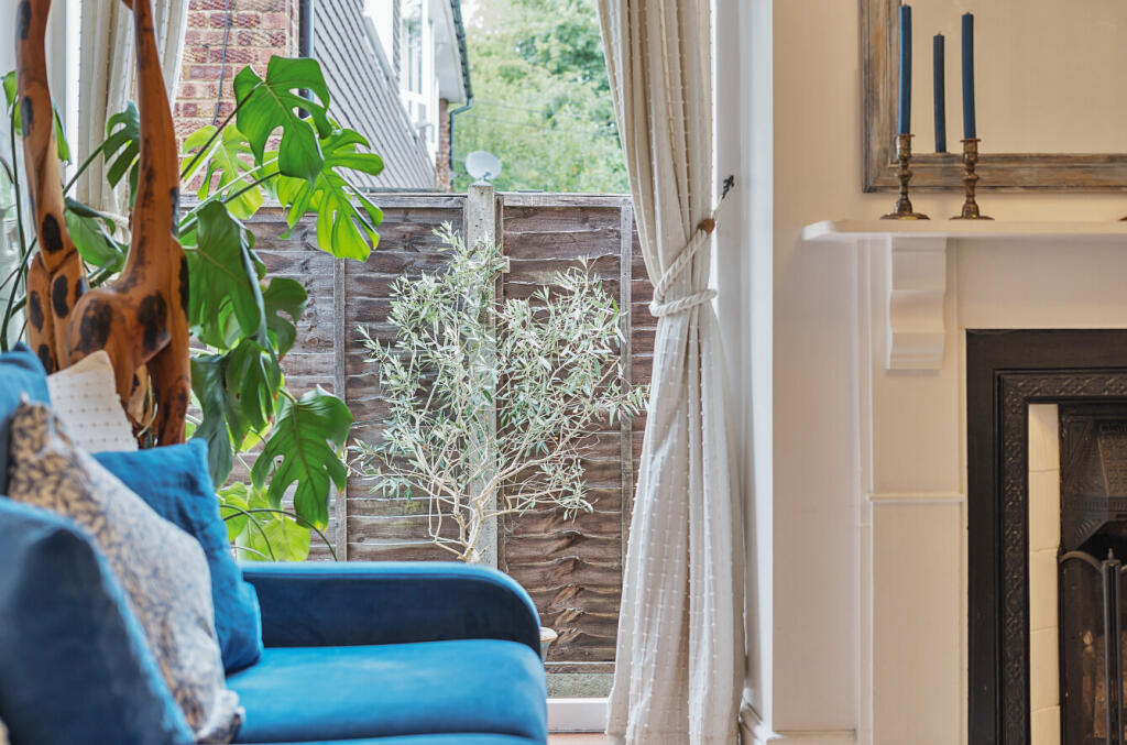 1328272-10-6887b5...