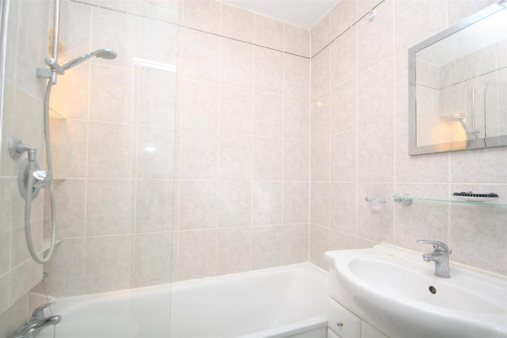 March Court, 73 bath.jpg