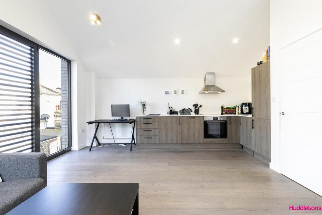 5 Omega Court -3.jpg