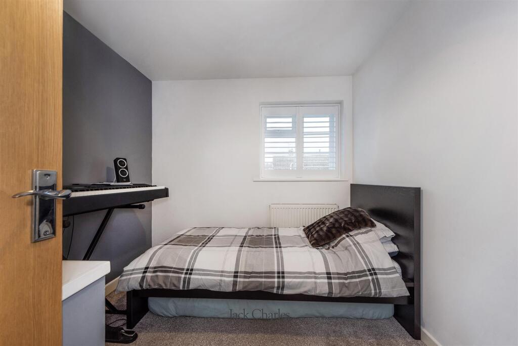 33 Wealden Close, TN11 9HB 009.jpg