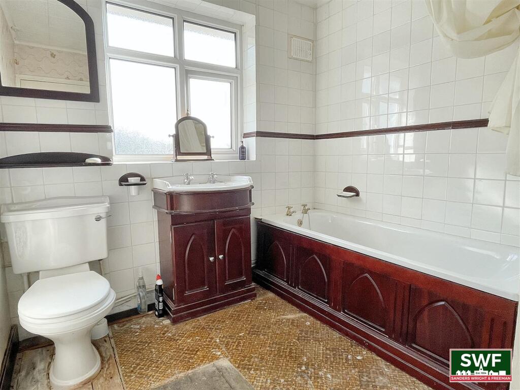 Bathroom(2).jpg