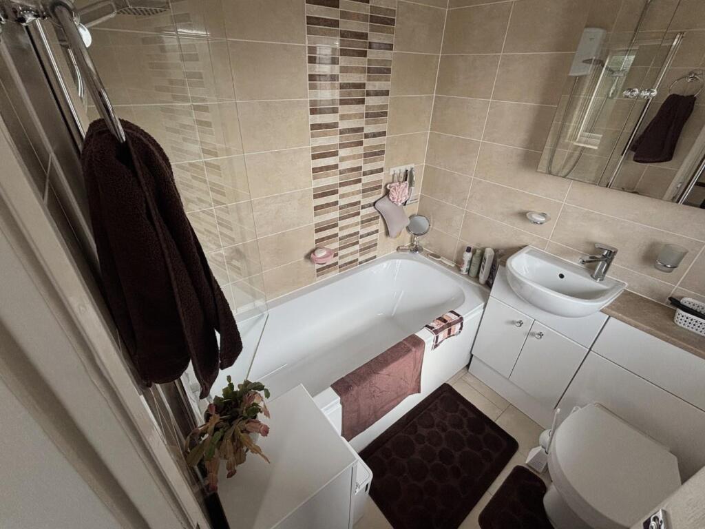 kingsford bathroom 1.jpg