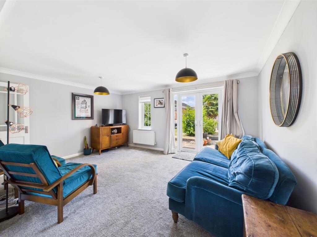 CAM04922G0-PR0028-STILL010