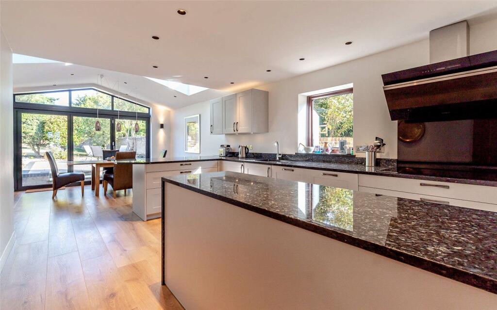 Eat-In Kitchen