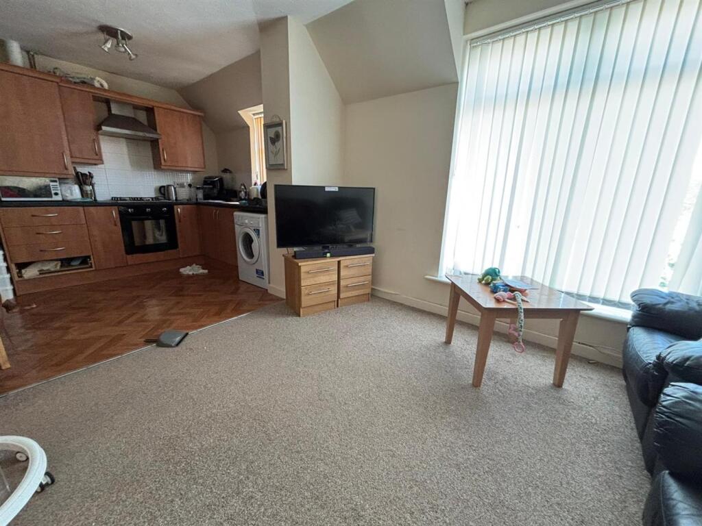 Living room pic 2.jpeg